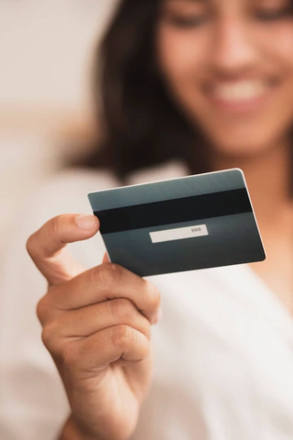 هل الانفاق على منزل الزوجية مسؤولية مشتركة أم عبء على الزوجة